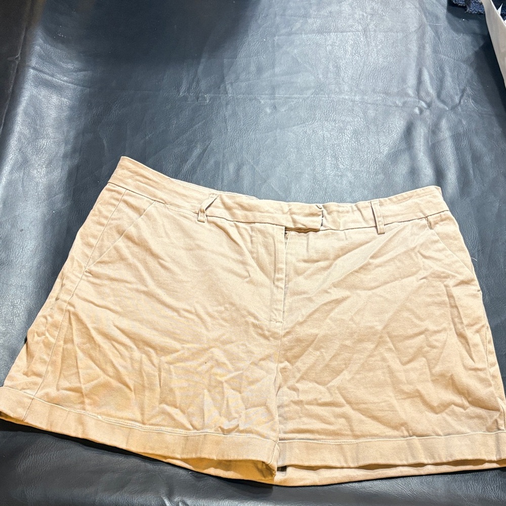 Harve Benard Women's Tan Shorts